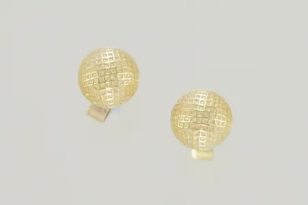 Ett par örhängen bredd 6 mm 18K  Vikt: 1,1 g