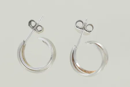 Ett par örhängen höjd 12,4 mm, silver 925/1000 Vikt: 1,3 g