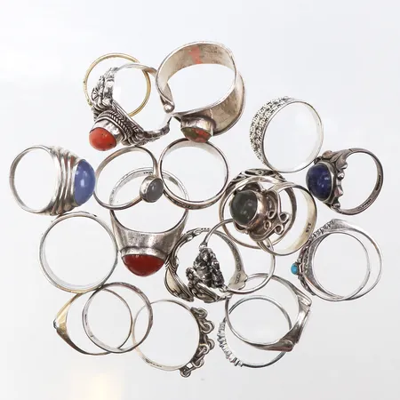 Ringar 21 st,varierande storlekar,830-925/1000. Vikt: 82,3 g