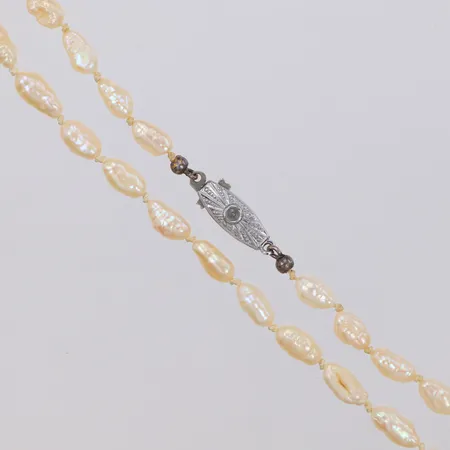 Pärlcollier med 51 odlade pärlor, längd 49cm, bredd 4,6mm, lås i silver 835/1000 Vikt: 0 g