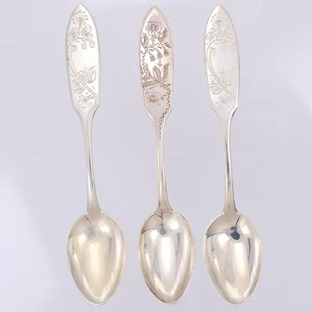 3 Kaffeskedar modell Tornedal, 128mm, gravyr,  830/1000  Vikt: 45,3 g