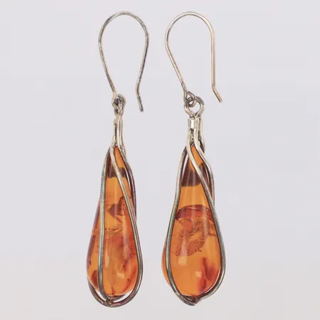 Öhängen med bärnsten längd 7cm bredd 16,8mm, silver 925/1000 Vikt: 13 g