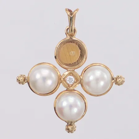 Hänge med odlade pärlor och vit sten, längd 31,6mm, bredd 26,7mm, pärla saknas, 14K Vikt: 2,5 g