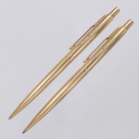 1 Bläckpenna, 1 Blyertspenna, Parker, made in USA, längd 14cm, gulmetall, gravyr, originalask
