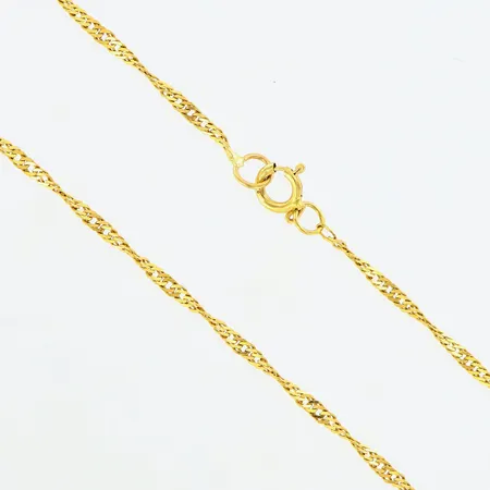 Kedja Singapore ca 44cm, bredd ca 2mm, skev ögla vid lås, 21K Vikt: 2,9 g