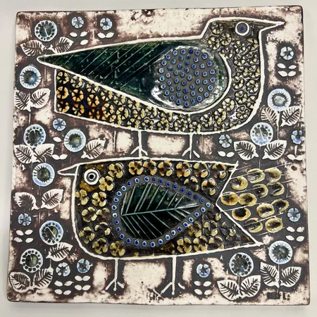 Väggplakett fåglar ur serien Unik, signerad Lisa Larson (1931-2024), Gustavsberg, etikettmärkt, 22,5x22,5cm, stengods