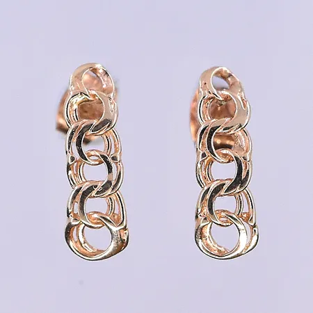 Örhängen Bismarck längd 14mm, bredd 4 mm 18K. Vikt: 1 g