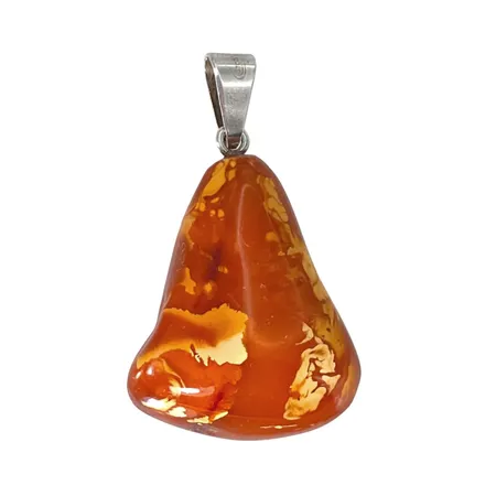 Hänge silver Bärnsten (större modell), längd inkl. ögla 61 mm, bredd 37 mm, uppbyggnad 15 mm Vikt: 13,6 g