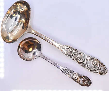 2 slevar längd 12 och 17 cm, silver 830/1000. Vikt: 67,2 g