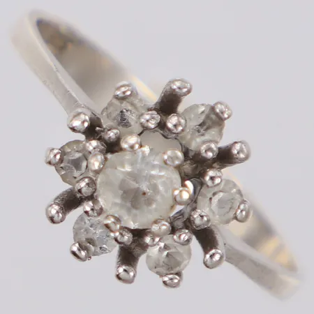 Ring med vita stenar, stl18, bredd 10,6mm, silver 835/1000  Vikt: 2,3 g