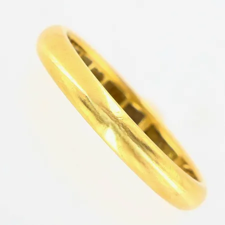 Ring slät, stl 18¾, bredd ca 3mm. 18K Vikt: 4,4 g