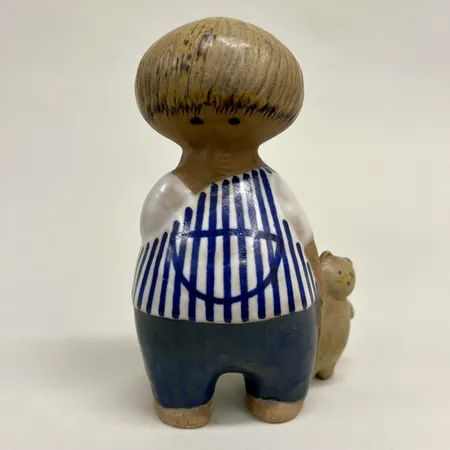 Figurin, Malin ur serien Larsons ungar 1962-1980, design Lisa Larson, Gustavsberg, signerad L.L, höjd 18cm, smärre nagg/märke på nallens öra, delvis glaserat stengods