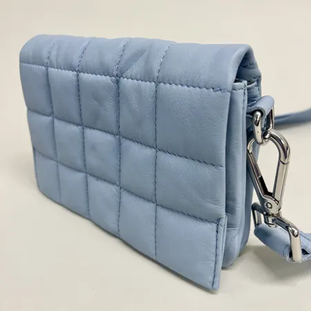 Axelremsväska Adax 126460, 19x13,5cm, ljusblått skinn