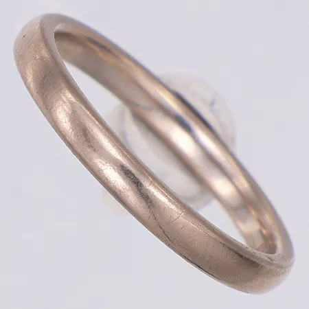 Ring vitguld stl:17, vitguld, gravyr, bredd: 2,4mm, England, 18K Vikt: 3,4 g