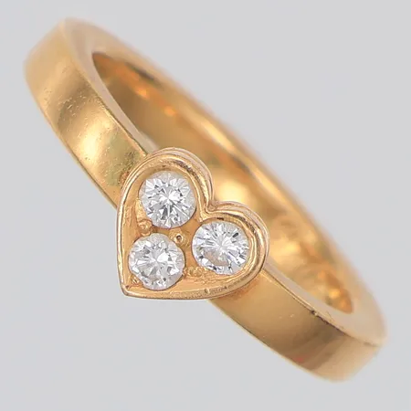 Ring Schalin med diamanter 3 x ca 0,07ct, gravyr, stl:16¾, 18K Vikt: 7 g