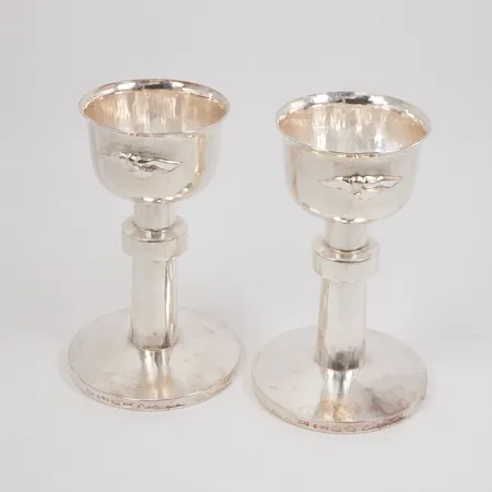 Ett par bägare Carl Göran Hemlin höjd 13cm Ø6,5cm, hamrad dekor, år 1990, 925/1000 silver, Vikt: 351 g