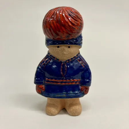 Figurin Nils ur serien Världens barn, design Lisa Larson, Gustavsberg Sweden, höjd 13cm, delvis glaserat stengods