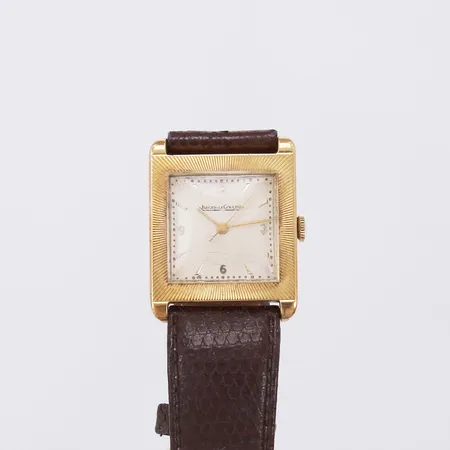 Armbandsur Jaeger Lecoultre 18K Ø ca 25mm boettnr: 526709 utbytt urverk quartz repigt/sprucket glas slitet läderarmband ej original trasig original box 