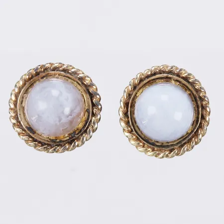 Ett par örhängen med färgade stenar längd: ca 1,5cm Ø ca 6mm ena stoppers i metall silver 925/1000 Vikt: 1,6 g