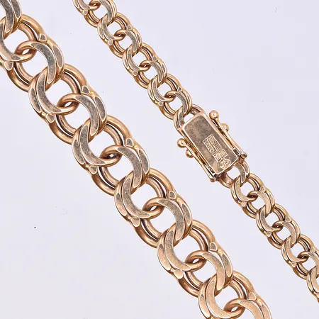 Collier doserad Bismarck längd 45,5 cm, bredd 6-10 mm 18K. Vikt: 40 g