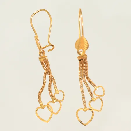 Ett par örhängen med hängande detaljer  längd 50mm, bredd 1-10mm, 21K, 2,7g 