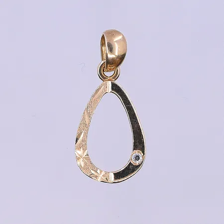 Hänge längd 18 mm, bredd 8 mm 18K. Vikt: 0,8 g