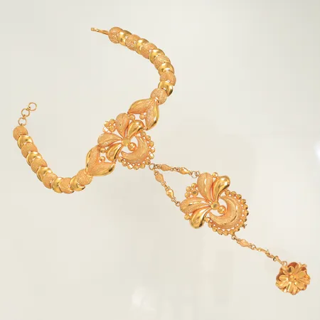 Handsmycke med reglerbar ring 15x20cm (defekt, del saknas)  21K, 27,3g 