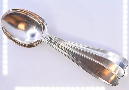 12 skedar längd 18 cm, silver 830/1000. Vikt: 483,8 g