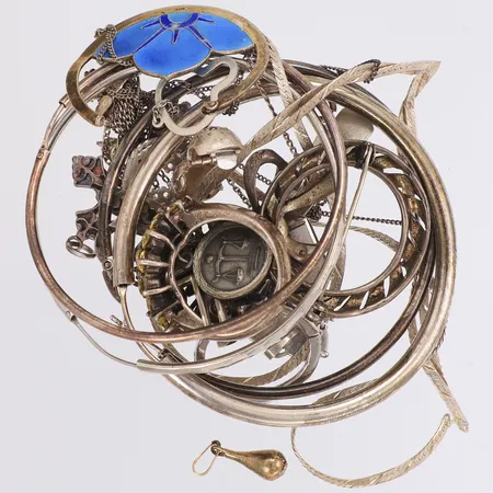 Diverse silver, stenar, skadat, defekt, silver  Vikt: 76,6 g