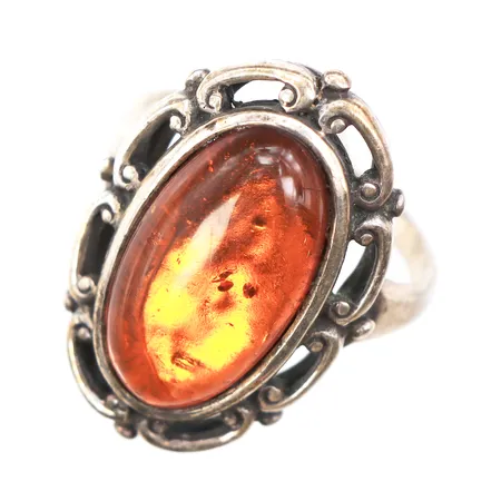 Ring med bärnsten,Guldfynd AB,storlek 17 ¾ mm,bredd 2.2-24.7 mm,silver 925/1000. Vikt: 6,6 g