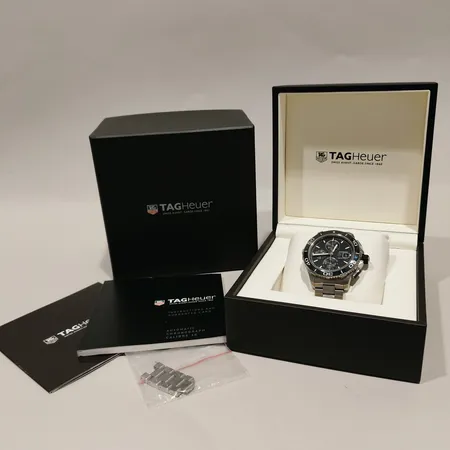 Herrur Tag Heuer Aquaracer 300 meters, stål, automat, 44mm, referensnr CAK211, serienr EAW5456, kronograf datum, extra länkbitar, repigt spänne, instruktionsbok box samt ytterkartong 