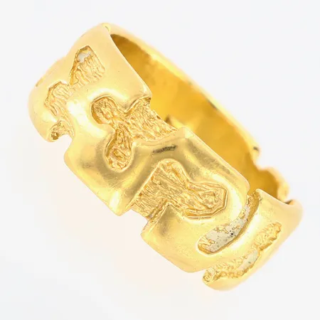 Ring mönstrad stl:19½ bredd:8,6mm, 18K  Vikt: 10,6 g