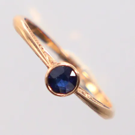 Ring stl 16¼, blå sten, 18K Vikt: 1,4 g