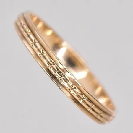 Ring stl:21 bredd 3mm graverad 14K Vikt: 2,6 g