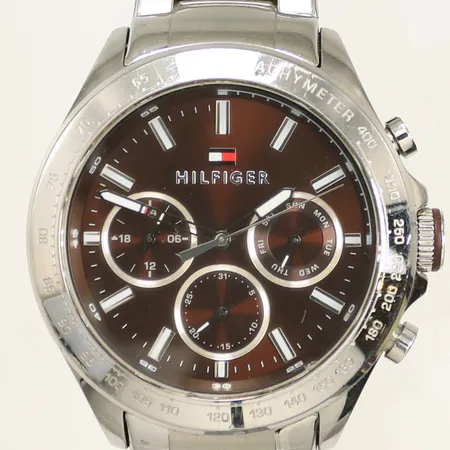 Herrur Hilfiger Quartz Ø44mm, omkrets handleden 20cm, batteribyte krävs, #TH 289 1 14 1996 Skickas med paket.