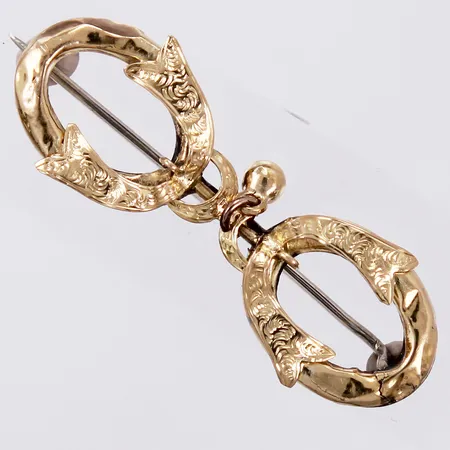 Brosch längd: ca 4cm bredd: ca 13mm nål i metall ostämplat 18K Vikt: 2,9 g