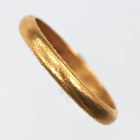 Ring slät med gravyr,storlek 20 mm,bredd 3.4 mm,23k. Vikt: 5,4 g