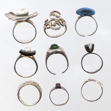 Ringar 9 st,blandade storlekar och modeller,silver 830/1000. Vikt: 44,3 g