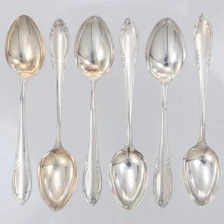 6 Kaffeskedar 11cm modell: Slottsbarock, sliten förgyllning, 830/1000 i ask Vikt: 83,7 g