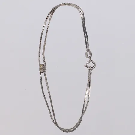 Armband med vita stenar, längd 18,5cm, bredd 4,5mm, silver 835/1000 Vikt: 3 g