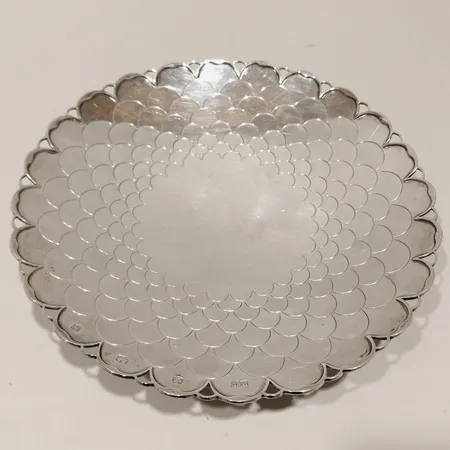 Fat på fot Ø21cm höjd ca 5cm brittiska stämplar Sheffield år 1813 silver Vikt: 342,8 g