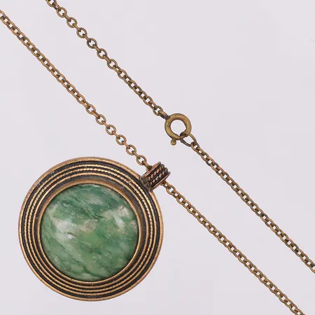 Bronscollier 61cm hänge med grön sten 38 x 32mm Kalevala Koru 