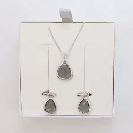 Örhängen med gröna stenar, längd 30,9mm, bredd 13,2mm, kedja 48cm, hänge med vita samt grön sten,  26,0mmx15,8mm, Ti Sento, originalask, silver 925/1000 Vikt: 12,1 g