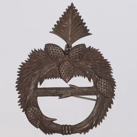 Dräktsmycke/Brosch, längd 66mm, bredd 51mm, nål lös, 830/1000 silver Vikt: 9 g