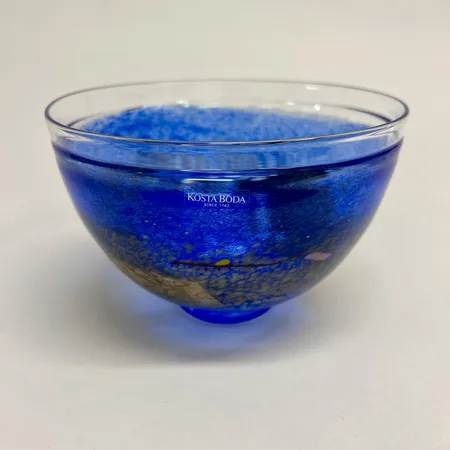 Skål Satellite signerad Bertil Vallien 59251, Kosta Boda, höjd 10,5cm, Ø15,5cm, glas Skickas med paket.