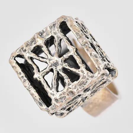 Ring stl:16 ställbar P. Sarpaneva Finland silver 830/1000 Vikt: 11,8 g