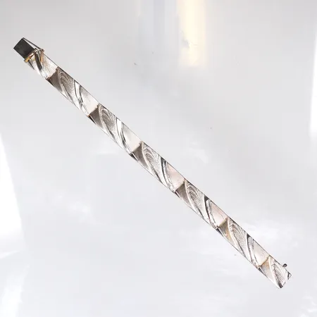 Armband Matti J Hyvärinen, Finland,längd ca 18.5 cm,bredd 10.4 mm,silver 925/1000. Vikt: 24,5 g