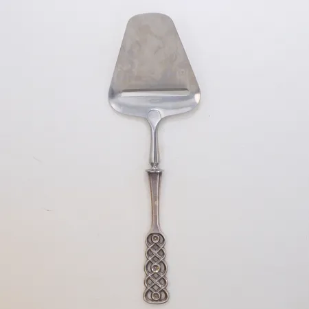 Osthyvel med rostfritt blad längd 23,5cm, 830/1000 silver. Bruttovikt 78,3g Vikt: 78,3 g