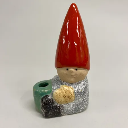 Figurin Tomtenisse med ljushållare, Lisa Larson för Gustavsberg, K-studion, höjd 12,5cm, signerad