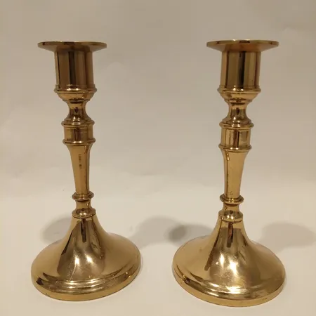 Ett par mässingsljusstakar Scandia Malm, höjd 16cm Ø8cm repiga etikett märkta samt stämplade